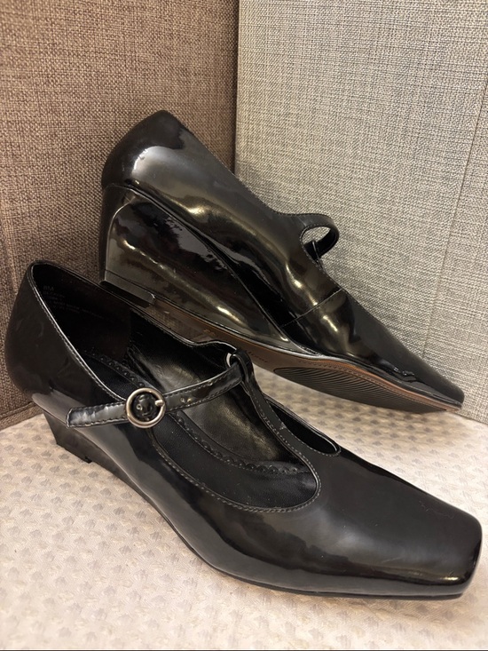 Naturalizer Beckon 8M Black Patent T-Strap Mary Jane Wedge Heels Pumps Classic - Picture 6 of 13